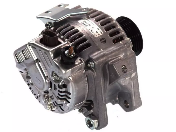 DENSO ALTERNATOR SILNIKA DAN951