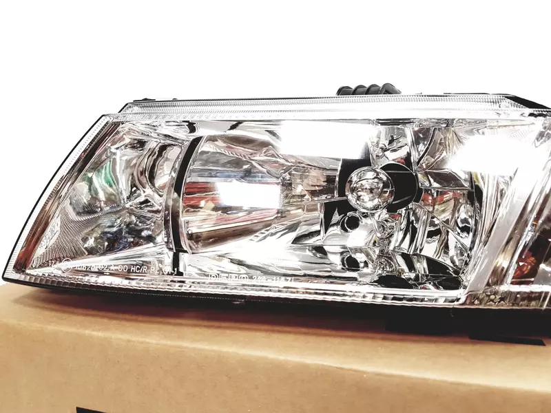 DEPO REFLEKTOR LAMPA LEWA MITSUBISHI CARISMA