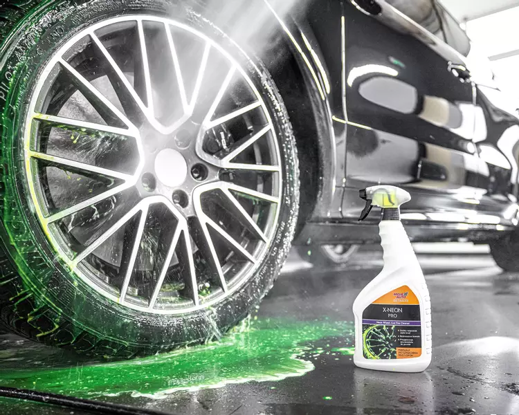 MOJE AUTO X-NEON PRO PREPARAT DO CZYSZCZENIA FELG I OPON 750ML 