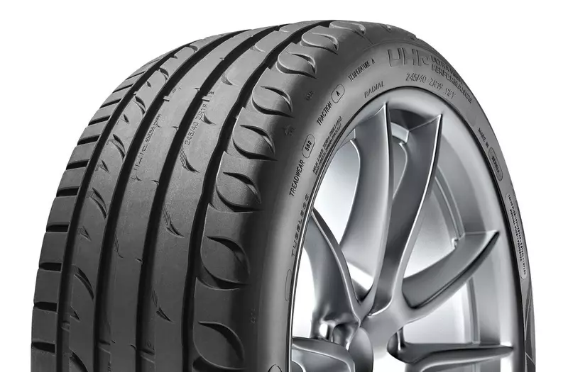 KORMORAN ULTRA HIGH PERFORMANCE 215/60R17 96 H