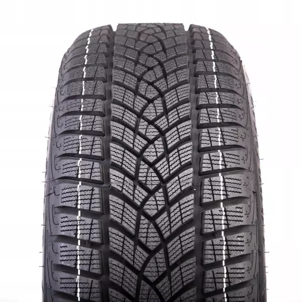 GOODYEAR ULTRAGRIP PERFORMANCE+ 235/60R18 103 H PRZYCZEPNOŚĆ NA ŚNIEGU (3PMSF) 