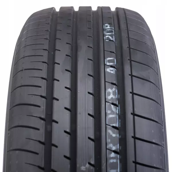 YOKOHAMA BLUEARTH-XT AE61 235/60R18 103 H RUN FLAT