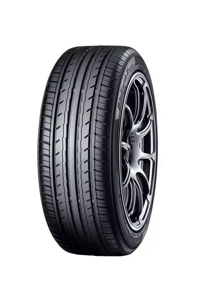 YOKOHAMA BLUEARTH-ES ES32 235/40R18 95 W WZMOCNIENIE (XL)