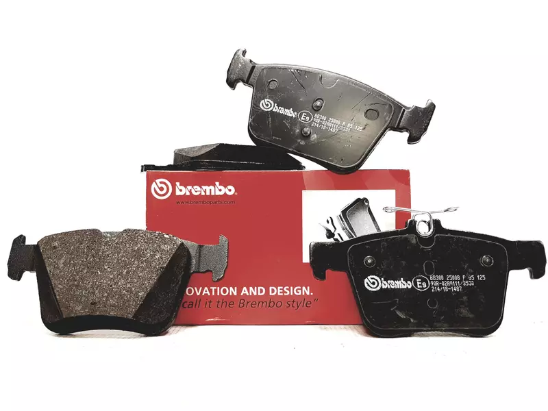 BREMBO XTRA TARCZE+KLOCKI TYŁ AUDI A3 8V 272MM 