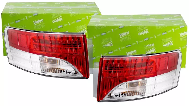 VALEO LAMPY TYLNE ZEWN TOYOTA AVENSIS T27 KOMBI